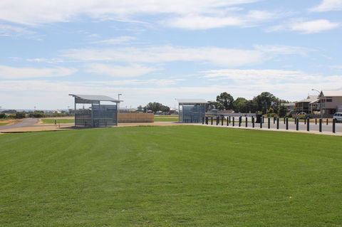 Jurien Beachfront Holiday Units - Mackay Tourism 24