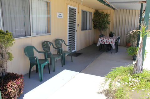Jurien Beachfront Holiday Units - Mackay Tourism 0