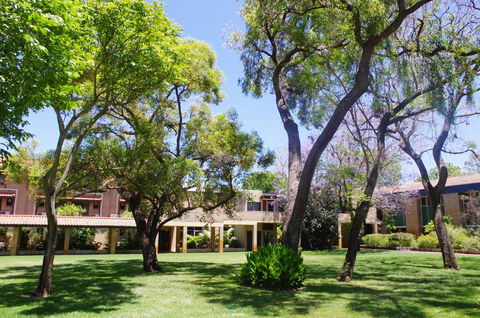 Trinity On Hampden - Mackay Tourism 7