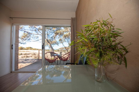 EUCLA MOTOR HOTEL - Mackay Tourism 12