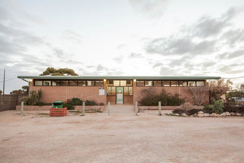 EUCLA MOTOR HOTEL - Mackay Tourism 9