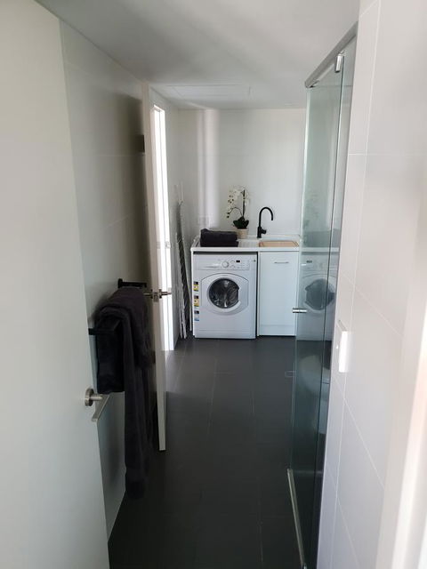 Modern Northbridge Apartment - Mackay Tourism 6