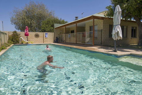 Lancelin Lodge - Mackay Tourism 24