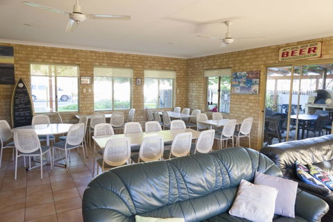 Lancelin Lodge - Mackay Tourism 21