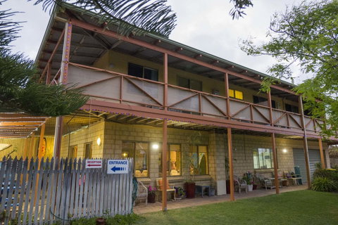 Lancelin Lodge - Mackay Tourism 0