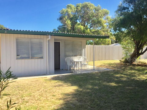 Salty Shack Lancelin - Mackay Tourism 14