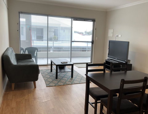 Apartment In Queens Park - Mackay Tourism 0