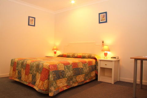 Cervantes Pinnacles Motel - Mackay Tourism 13