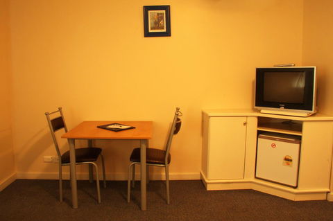 Cervantes Pinnacles Motel - Mackay Tourism 7