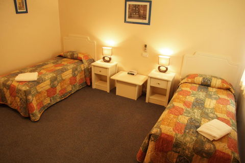 Cervantes Pinnacles Motel - Mackay Tourism 6
