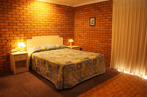 Cervantes Pinnacles Motel - Mackay Tourism 12