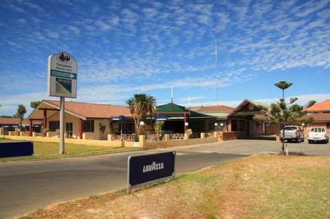 Cervantes Pinnacles Motel - Mackay Tourism 0