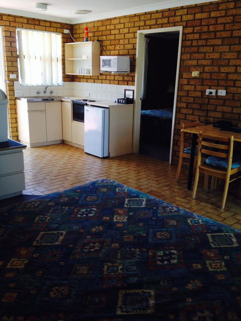Cervantes Pinnacles Motel - Mackay Tourism 15