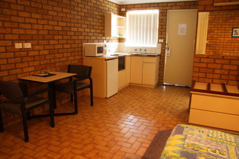 Cervantes Pinnacles Motel - Mackay Tourism 14