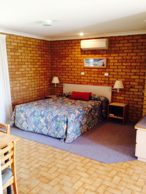 Cervantes Pinnacles Motel - Mackay Tourism 11