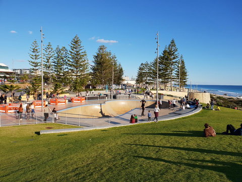 Scarborough - Oceanview 2 Bed, 2 Bathroom Apartment - Mackay Tourism 1