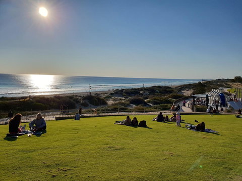 Scarborough - Oceanview 2 Bed, 2 Bathroom Apartment - Mackay Tourism 5