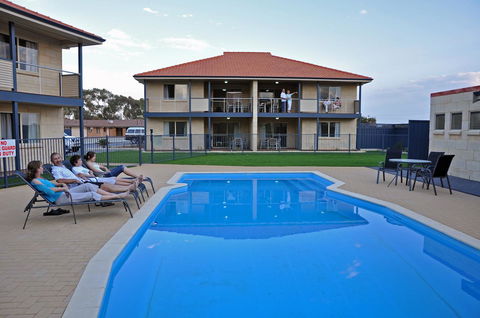 Pinnacles Edge Resort - Mackay Tourism 3