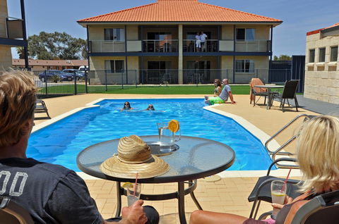 Pinnacles Edge Resort - Mackay Tourism 0