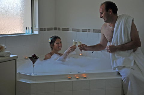 Pinnacles Edge Resort - Mackay Tourism 8