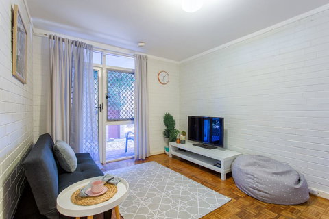 Fremantle Coastal Stay - 1 Bedroom Central Apartment - Mackay Tourism 5