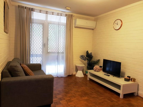 Fremantle Coastal Stay - 1 Bedroom Central Apartment - Mackay Tourism 1