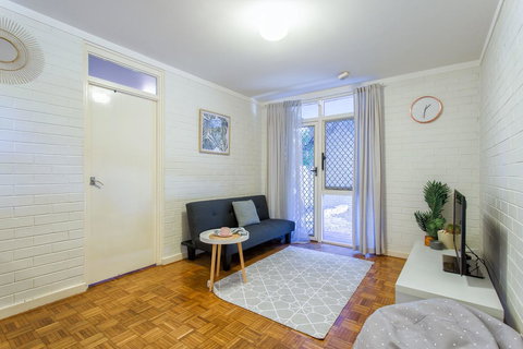 Fremantle Coastal Stay - 1 Bedroom Central Apartment - Mackay Tourism 7