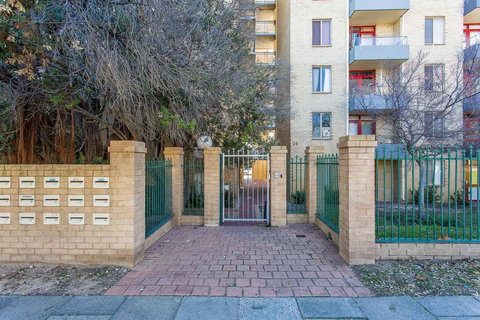 Fremantle Coastal Stay - 1 Bedroom Central Apartment - Mackay Tourism 11