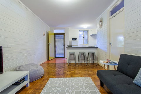 Fremantle Coastal Stay - 1 Bedroom Central Apartment - Mackay Tourism 6