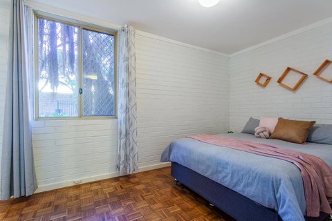 Fremantle Coastal Stay - 1 Bedroom Central Apartment - Mackay Tourism 9