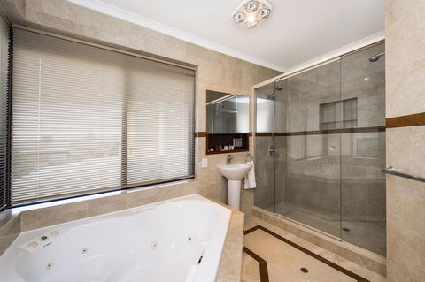 North Beach BnB - Mackay Tourism 14