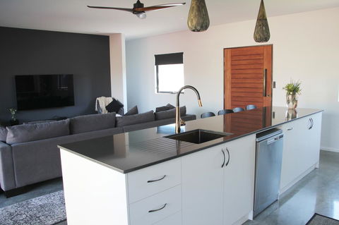Bayside Luxury Escape Busselton - Mackay Tourism 7