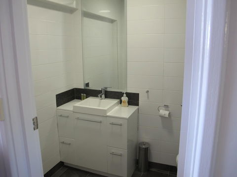 Studio 204 With Harbour, Ocean And Sunset Views From The Balcony - Mackay Tourism 21