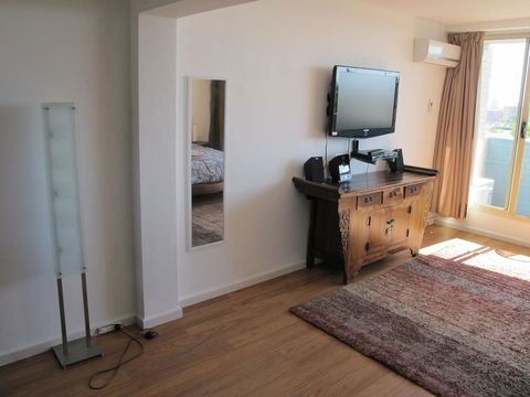 Studio 204 With Harbour, Ocean And Sunset Views From The Balcony - Mackay Tourism 14