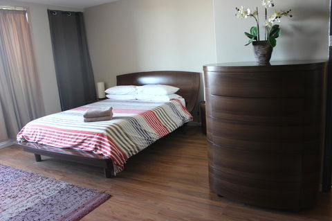 Studio 204 With Harbour, Ocean And Sunset Views From The Balcony - Mackay Tourism 16