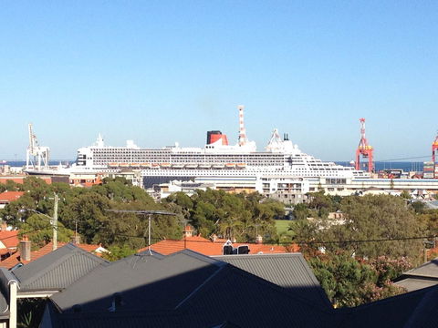 Studio 204 With Harbour, Ocean And Sunset Views From The Balcony - Mackay Tourism 12