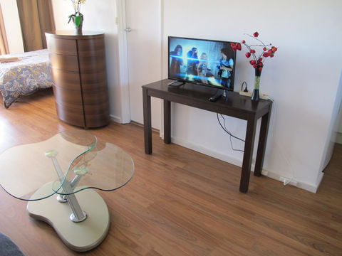 Studio 204 With Harbour, Ocean And Sunset Views From The Balcony - Mackay Tourism 15