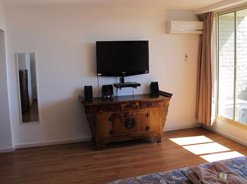 Studio 204 With Harbour, Ocean And Sunset Views From The Balcony - Mackay Tourism 7