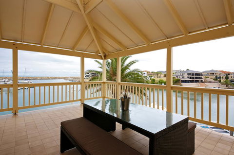 The Marina Hotel - Mindarie - Mackay Tourism 7