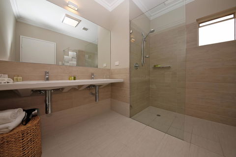 The Marina Hotel - Mindarie - Mackay Tourism 15