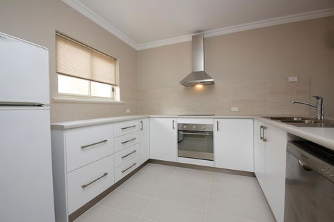 The Marina Hotel - Mindarie - Mackay Tourism 8