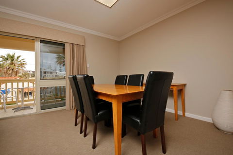 The Marina Hotel - Mindarie - Mackay Tourism 11