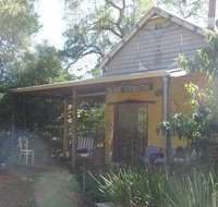 Black Cockatoo Lodge - Mackay Tourism