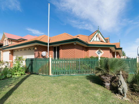 Ascot On Swan Bed & Breakfast - Mackay Tourism 11