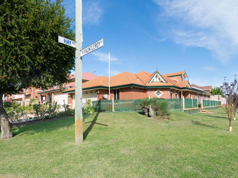 Ascot On Swan Bed & Breakfast - Mackay Tourism 10