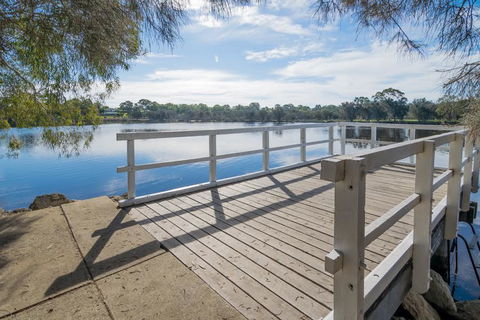 Ascot On Swan Bed & Breakfast - Mackay Tourism 1