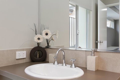 Perth Comfy Stays - Mackay Tourism 26