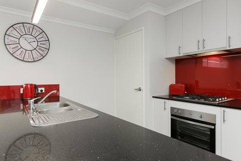 Perth Comfy Stays - Mackay Tourism 17