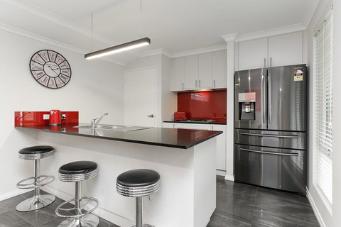 Perth Comfy Stays - Mackay Tourism 18