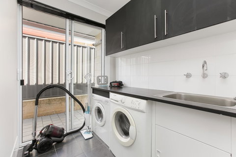 Perth Comfy Stays - Mackay Tourism 24